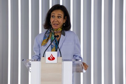 La entidad presidida por Ana Botín inicia un plan de prejubilaciones.