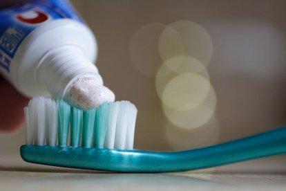 Casi el 50 por ciento de los padres cree que el consumo diario de alimentos con azúcar no afecta a la salud dental de sus hijos, según ha evidenciado el 'Estudio Sanitas sobre Salud Bucodental' realizado en los Centros Dentales Milenium durante el primer cuatrimestre del año.

SALUD ESPAÑA EUROPA
THEGREENJ/WIKIMEDIA COMMONS