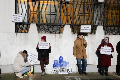 Protesta reivindicando mejoras en un colegio de la provincia.