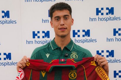 Iago López, en su presentación como nuevo jugador de la Cultural.