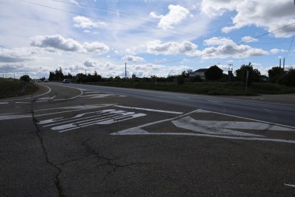 El cruce anacrónico de la N-120 con la carretera de Montejos.