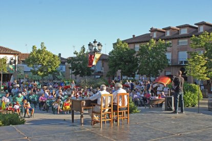 La plaza Mayor de Gordoncillo es el punto neurálgico de la Feria Vitivinícola y el Festival Internacional de Payasos y Circo.