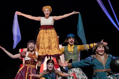 Cía. La Troupe Malabó en escena.
