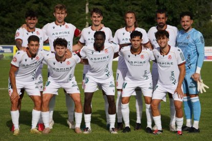 La Cultural, con su once inicial que se midió al Burgos en Medina de Pomar.