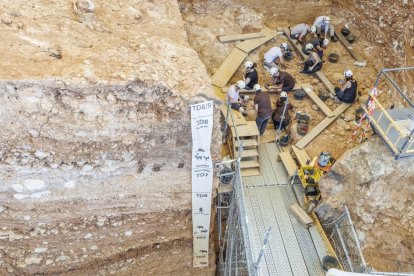 Los investigadores siguen trabajando en los diferentes espacios del yacimiento.