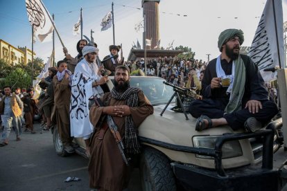 KABUL (Afghanistan), 15/08/2026.- Gobierno de seguridad talibán vigilado en medio de las celebraciones del quinto aniversario de recuperación del poder del país por parte de los talibanes