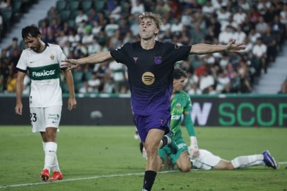 Fermín celebra uno de los dos goles que anotó en la goleada del Barça ante el Elche.