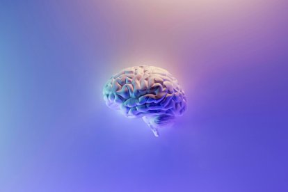 El neurólogo Masud Husain pone el foco en hábitos cotidianos como el ejercicio aeróbico y el sueño para cuidar la salud del cerebro.