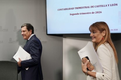 Carriedo con la directora general de Presupuestos, Maribel Campos, ayer.