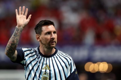 Lionel Messi anuncia su retirada de la selección argentina.