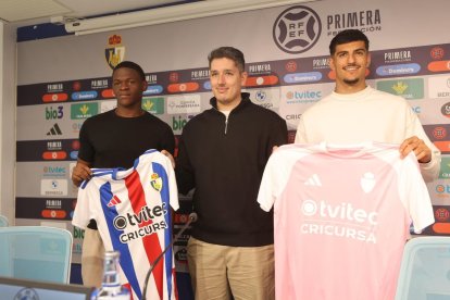 Presentación de N’tji Tounkara y Unai Sabroso ayer.