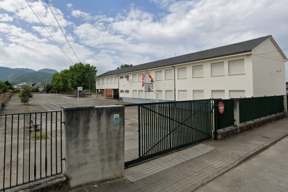 Exterior del Colegio Público Las Alamedas en Dehesas