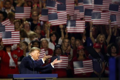 El presidente de los Estados Unidos, Donald Trump, pronuncia un discurso en la convención del Partido Republicano este, en Dallas (Estados Unidos). EFE/ Carlos Ramírez.