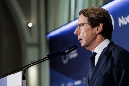 El expresidente del Gobierno José María Aznar durante la presentación de la encargada de negocios de Israel, Dana Erlich, en el Foro Nueva Economía.