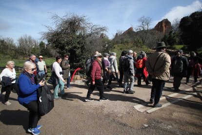 Turistas visitantes en las Medulas en imagen de archivo