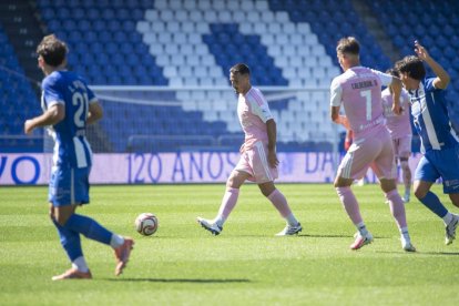 La Ponferradina vio como el Deportivo Fabril remontaba el duelo jugado en el Estadio de Riazor.