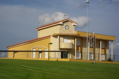 Vista del ayuntamiento de Valdefresno