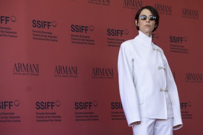 SAN SEBASTIÁN, 19/09/2026.- El director Rodrigo Sorogoyen y la actriz Victoria Luengo posan este sábado en la alfombra roja del 74 Festival de Cine de San Sebastián. EFE/Javier Etxezarreta