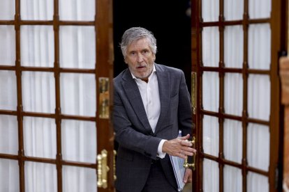El ministro del Interior, Fernando Grande-Marlaska a su salida del hemiciclo.