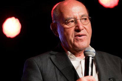 El diputado del Bundestag por el partido La Izquierda (Die Linke), Gregor Gysi, pronuncia un discurso tras las elecciones regionales de Berlín (Alemania). EFE/EPA/CHRISTOPH RUTENKOLK.