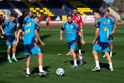 España se prepara para el duelo frente a Inglaterra.