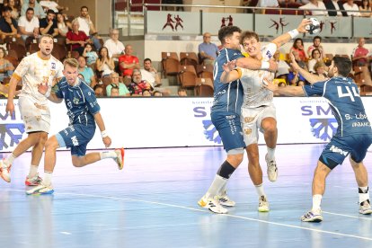 La aportación goleadora de Patryk Wasiak contra el Cangas Frigoríficos del Morrazo, con seis tantos, fue muy importante para lograr la victoria.