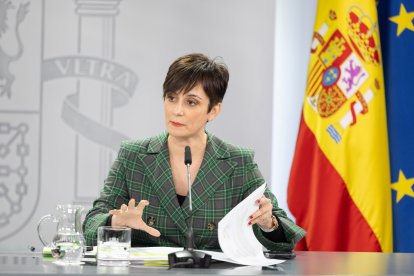Archivo - La ministra de Vivienda y Agenda Urbana, Isabel Rodríguez, interviene durante una rueda de prensa posterior a la reunión del Consejo de Ministros, en el Palacio de La Moncloa. Archivo.