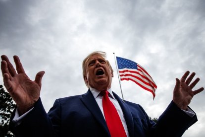 Trump está en medio de varios frentes en este momento.