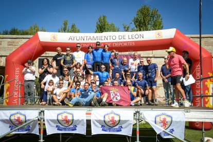 Componentes del equipo leonés en el Campeonato de España de BTT para policías locales.
