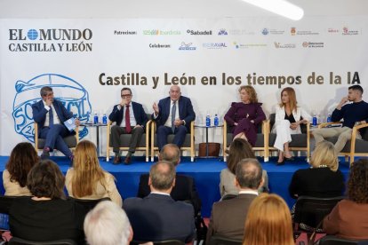 Una de las mesas de debate del foro sobre la IA.