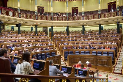 Archivo - Hemiciclo durante el pleno extraordinario en el Congreso.