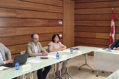 Reunión del consejero José Antonio Pino con la Asociación del Vino.