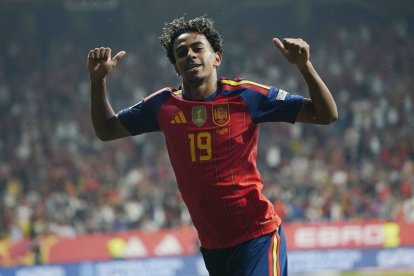 Lamine Yamal celebra su gol a la República Checa a los seis minutos de juego que suponía 1-0.