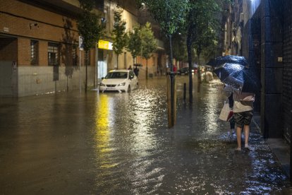 ?Las calles y los vecinos del barrio de Bellvitge en L'Hospitalet de Llobregat (Barcelona?, Catalunya, España)? durante el fin de semana de lluvias? en el litoral y prelitoral catalán la madrugada del 4 de octubre de 2026.