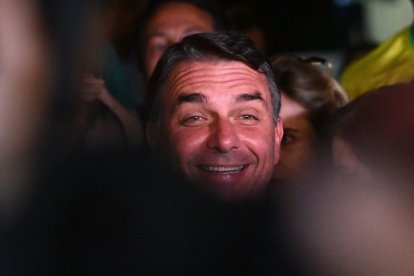 Imagen de Flávio Bolsonaro tras conocer los resultados de la primera vuelta.