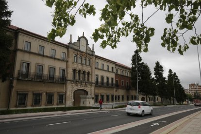 Cuartel de Almansa. F. Otero Perandones.