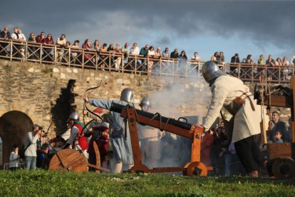 Recreación del asalto irmandiño al Castillo de Ponferrada, en el año 2024