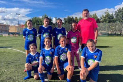 El Atlético Trobajo femenino que compite contra niños.