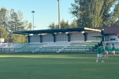 Nuevo graderío de La Eragudina, el estadio del Atlético Astorga.