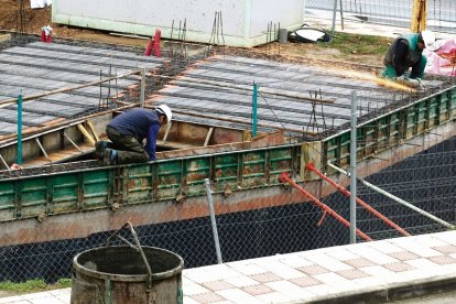 La mayoría de bajas en la construcción se tramitan como enfermedad laboral.