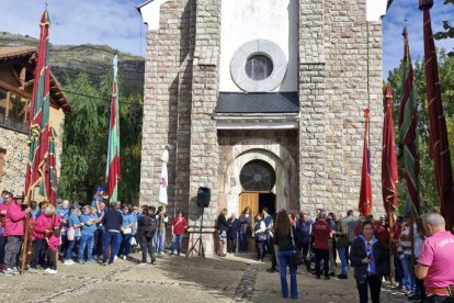 Eduardo Diego visitó los expositores de la feria. A la derecha, un momento de la vigesimosexta edición de la feria.