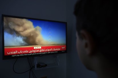 Un bombardeo televisado en Yemen, donde Arabia Saudí apoya a una facción.