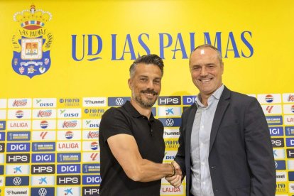 De la Barrera es destituido tras contratarlo Luis Helguera.