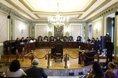 El Tribunal Supremo durante las vistas sobre las incorporaciones al Censo Electoral de Residentes Ausentes (CERA) como consecuencia de la denominada ley de nietos. EFE/ Rodrigo Jiménez POOL.