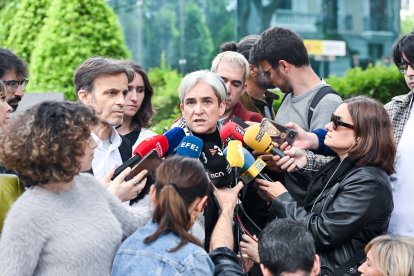 Archivo - La ex alcaldesa de Barcelona, Ada Colau, ofrece declaraciones a los medios a su llegada a la Audiencia Nacional, a 5 de mayo de 2026, en Madrid (España).