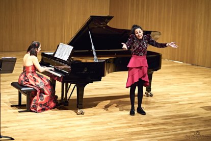 La pianista Elisa Rapado y la soprano Adriana Viñuela