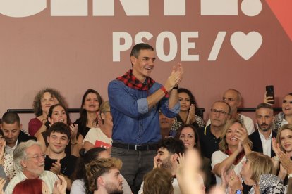 Pedro Sánchez durante un acto de precampaña en Zaragoza.