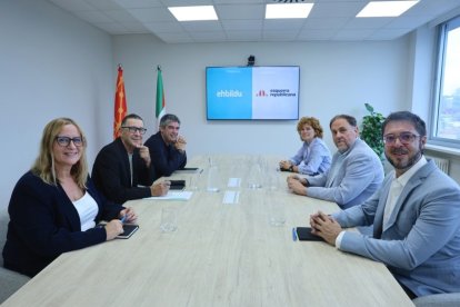 Delegaciones de Euskal Herria Bildu y Esquerra Republicana de Catalunya reunidas en Bilbao (archivo).