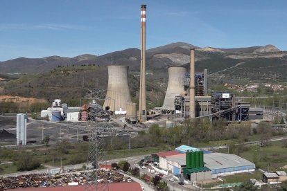 Imagen de la parcela donde se ubicaba la térmica, actualmente ya desmantelada, en el polígono de La Robla.
