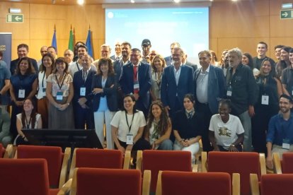La profesora Elba Mauriz con organizadores y participantes en el ‘H2O & Sustainability Summit 2026’